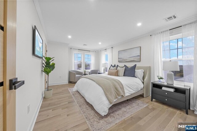 bedroom with light wood-type flooring, baseboards, ornamental molding, visible vents, and recessed lighting