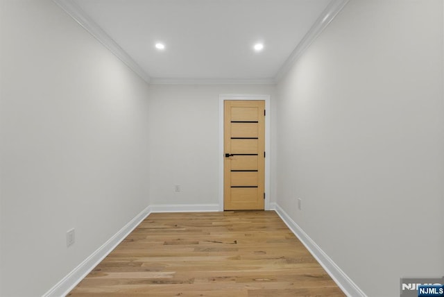 empty room with baseboards, recessed lighting, light wood-style floors, and crown molding