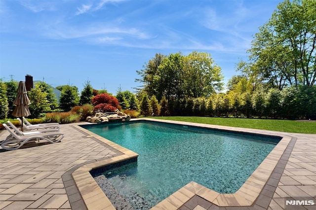 19 Merrill Dr, Mahwah, NJ 07430 - outdoor pool with a patio