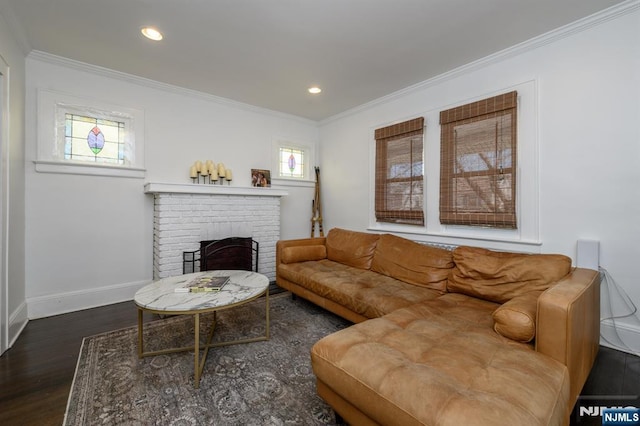 living room with recessed lighting, a fireplace, baseboards, ornamental molding, and wood finished floors