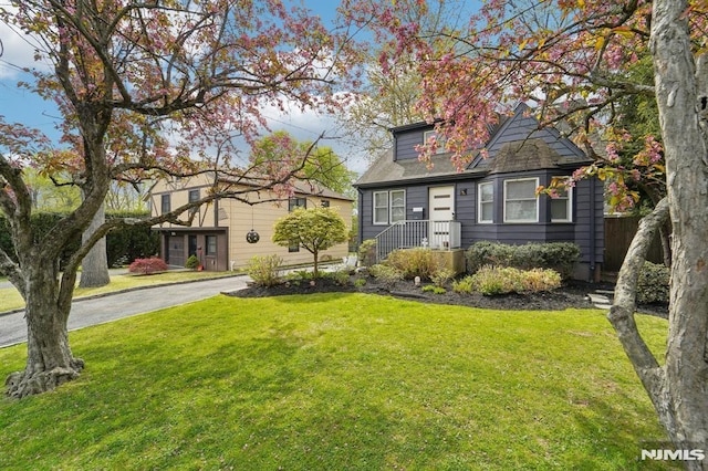 view of front of property with a front yard