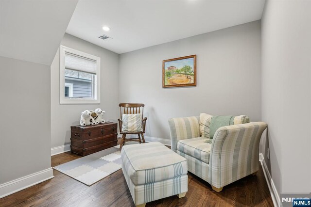5 Banks Dr, Boonton Town, NJ 07005 - sitting room with dark wood-type flooring, visible vents, baseboards, and recessed lighting