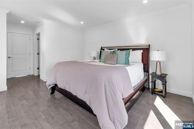 bedroom with baseboards, ornamental molding, wood finished floors, and recessed lighting