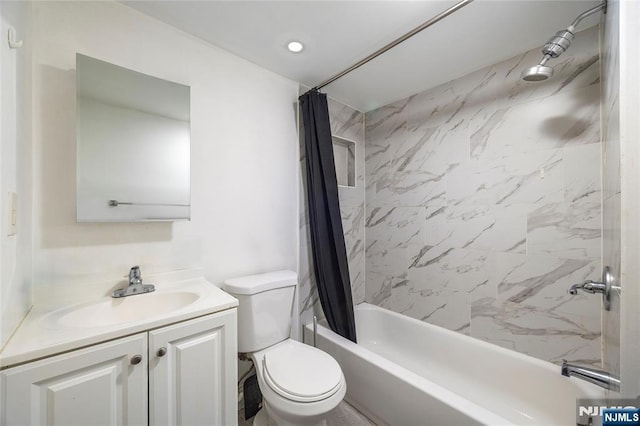61 Sabina St, Little Ferry, NJ 07643 - full bath with shower / tub combo with curtain, toilet, and vanity