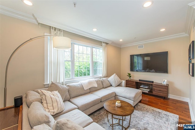 living room with visible vents, crown molding, dark wood-style flooring, baseboards, and recessed lighting