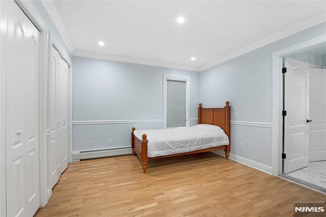 bedroom with crown molding, baseboard heating, light wood-type flooring, baseboards, and recessed lighting