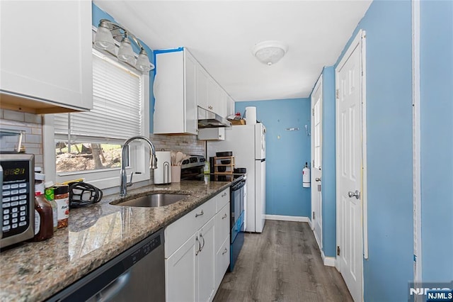 kitchen featuring tasteful backsplash, a sink, dishwasher, range with electric stovetop, and dark wood finished floors