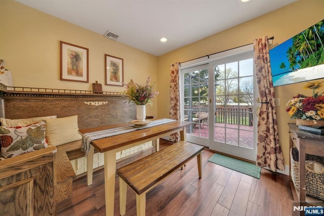dining area with visible vents, wood finished floors, and recessed lighting