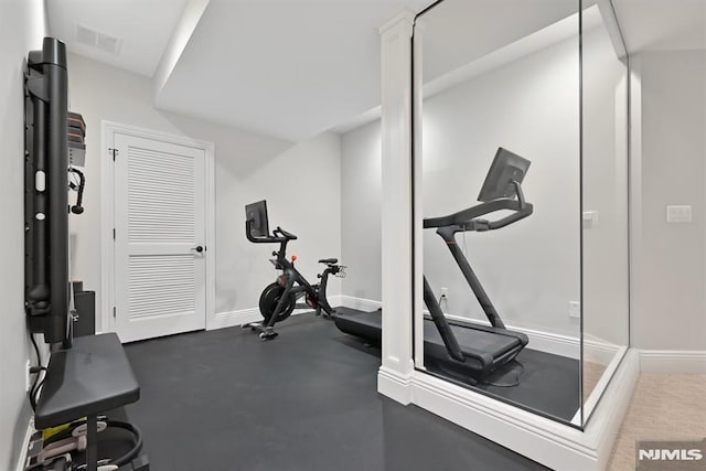 exercise area featuring visible vents and baseboards