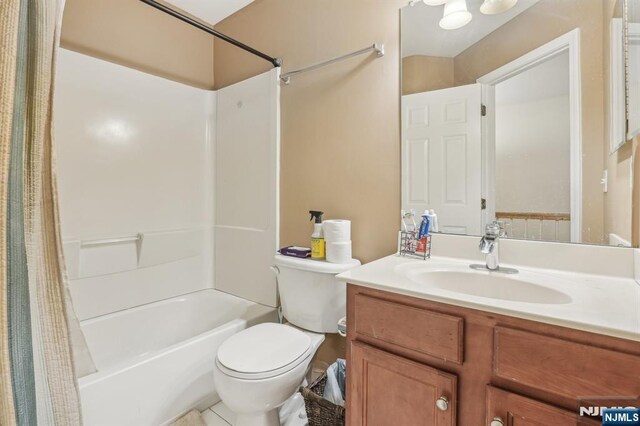 150 Blue Heron Dr, Secaucus, NJ 07094 - full bathroom featuring toilet, vanity, and shower / bath combo
