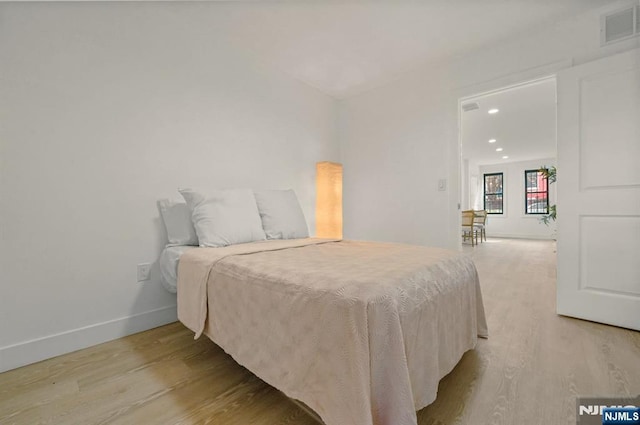 bedroom with visible vents, baseboards, recessed lighting, and light wood-style floors