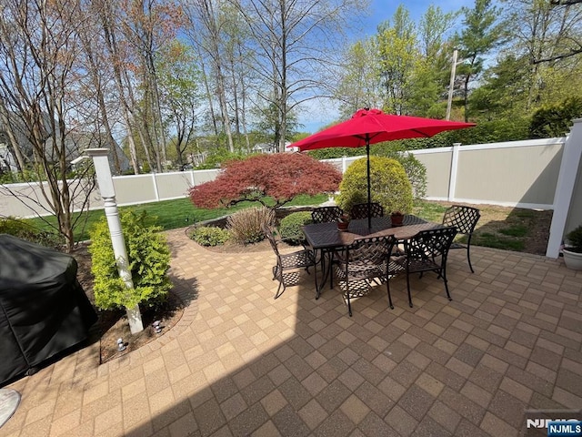view of patio featuring a fenced backyard and outdoor dining space