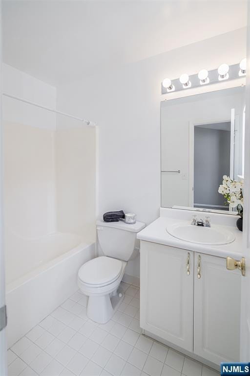 2304 Wendover Dr, Pequannock Township, NJ 07444 - full bath with tile patterned floors, toilet, vanity, and bathing tub / shower combination