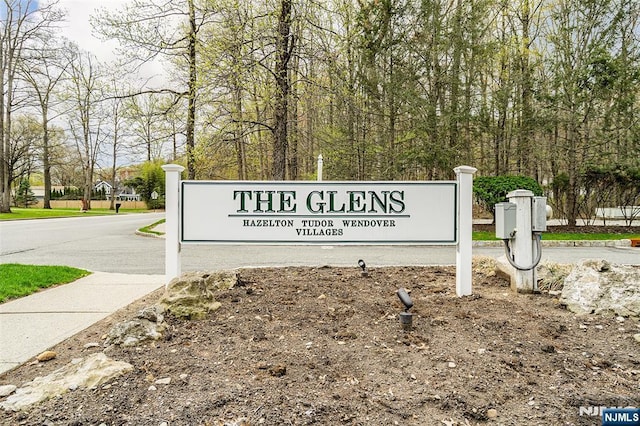 2304 Wendover Dr, Pequannock Township, NJ 07444 - view of community sign