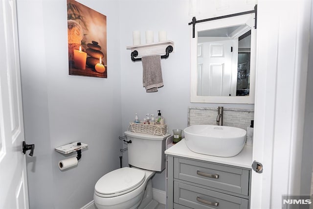 1008 Edgehill Ter, Hanover Township, NJ 07981 - bathroom featuring backsplash, toilet, baseboards, and vanity