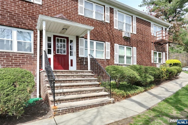 view of front facade featuring brick siding