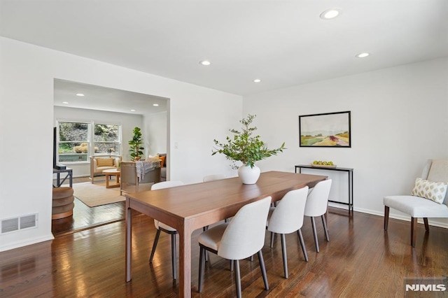 dining space featuring recessed lighting, visible vents, wood finished floors, and baseboards