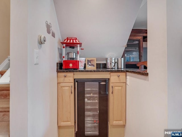6 Knollwoods, Oakland, NJ 07436 - bar featuring wine cooler and a dry bar