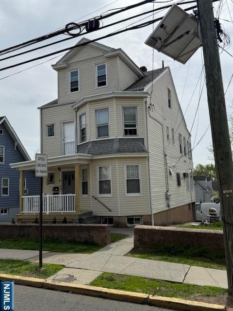 view of front of home featuring covered porch