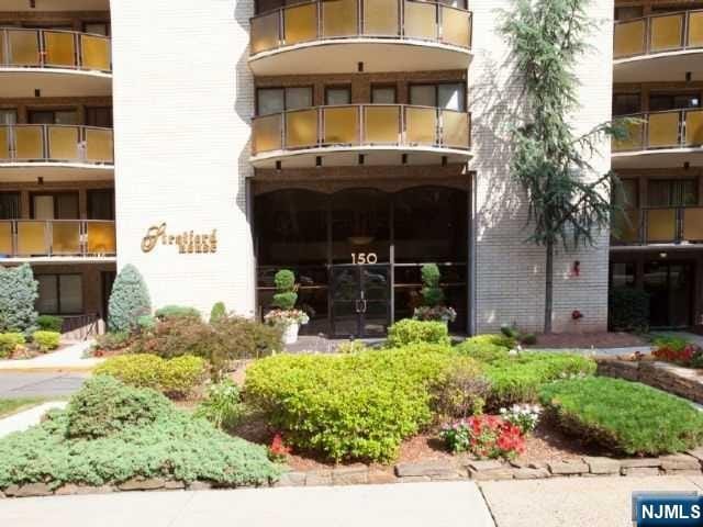 view of building exterior