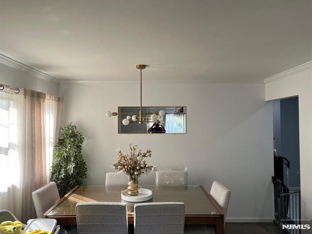 dining space featuring crown molding and a notable chandelier