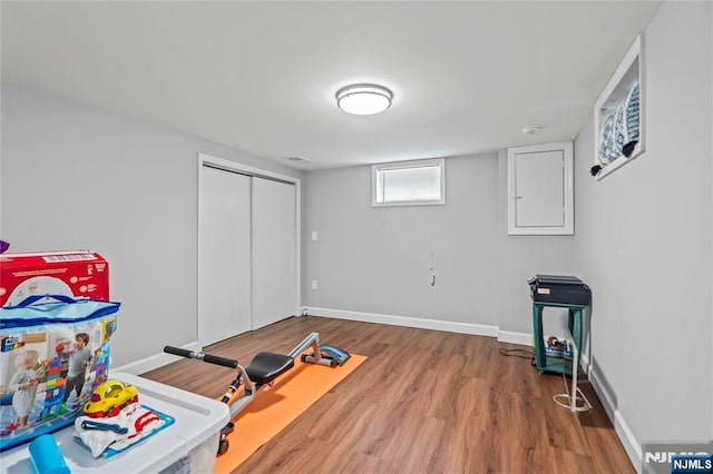 exercise area featuring wood finished floors and baseboards