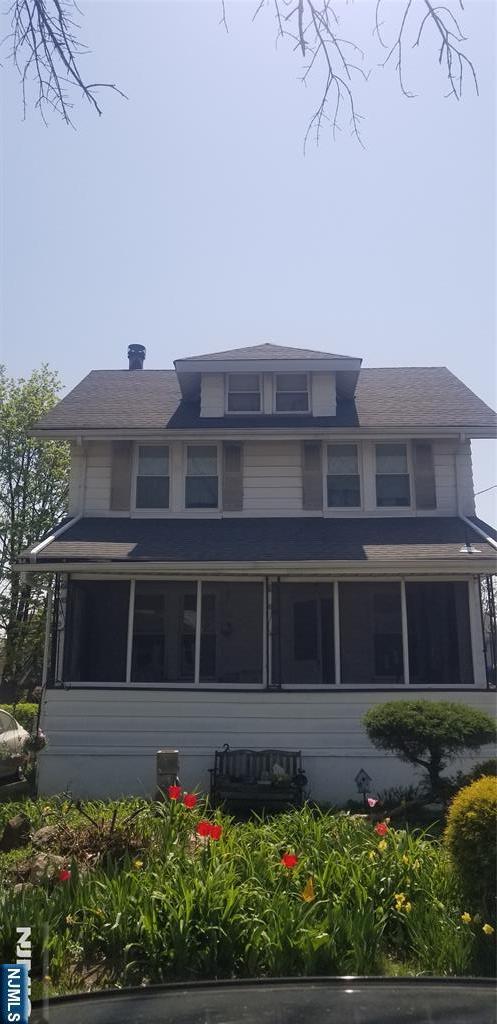 view of front of property featuring a sunroom