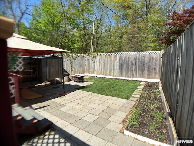46 Park Dr, Oakland, NJ 07436 - view of yard featuring a fenced backyard, a storage unit, and a patio
