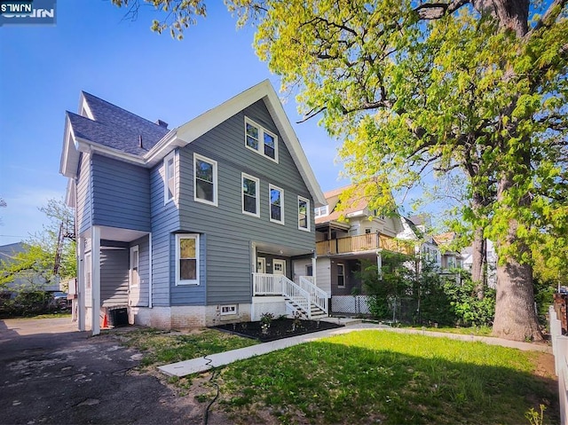 view of front of home featuring covered porch and a front lawn