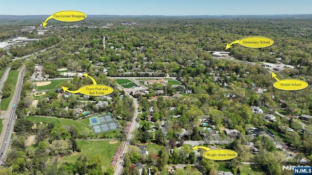 birds eye view of property featuring a wooded view