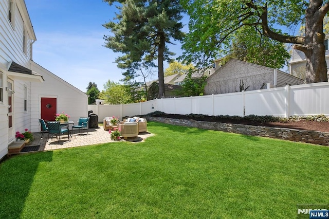 view of yard with a fenced backyard, a patio, and outdoor lounge area