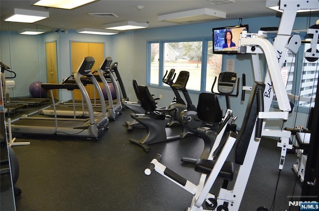 exercise room featuring visible vents