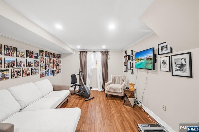 living area with baseboards, recessed lighting, and light wood-style flooring