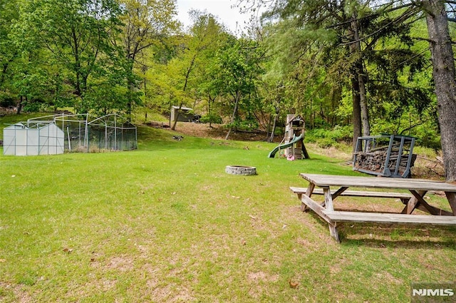view of yard featuring a fire pit