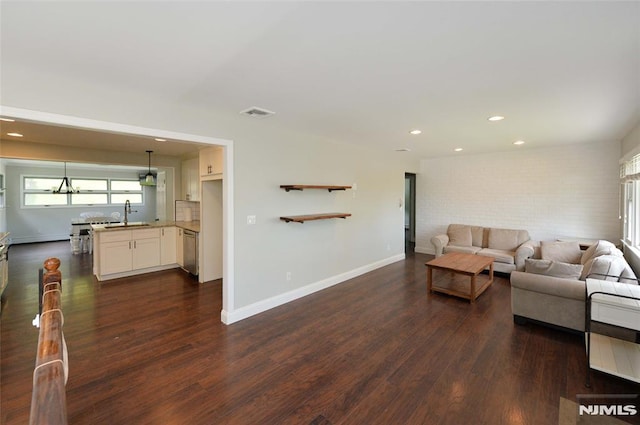 living room with baseboards, visible vents, recessed lighting, and dark wood-type flooring