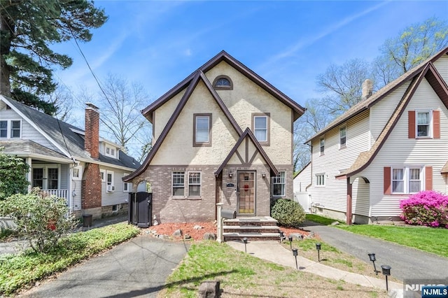 6 Colonial Ct, Dumont, NJ 07628 - tudor home featuring brick siding and stucco siding