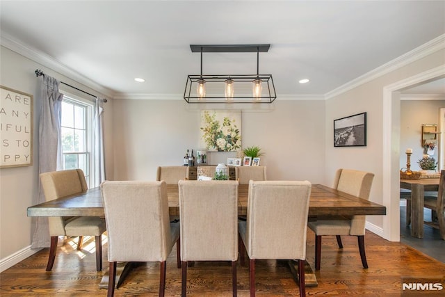 dining space featuring crown molding, baseboards, recessed lighting, and dark wood-style floors