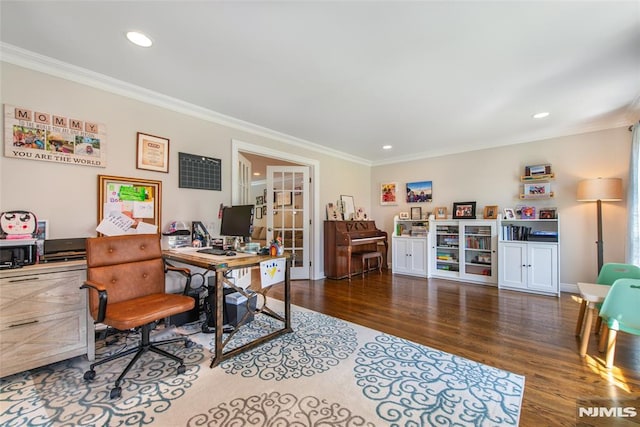 office space featuring recessed lighting, baseboards, ornamental molding, and wood finished floors