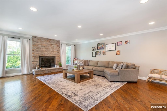 living room with crown molding, baseboards, recessed lighting, and dark wood finished floors