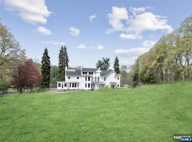 back of house featuring a lawn