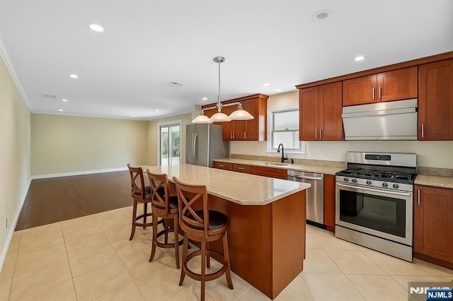 kitchen featuring recessed lighting, a sink, appliances with stainless steel finishes, and a center island