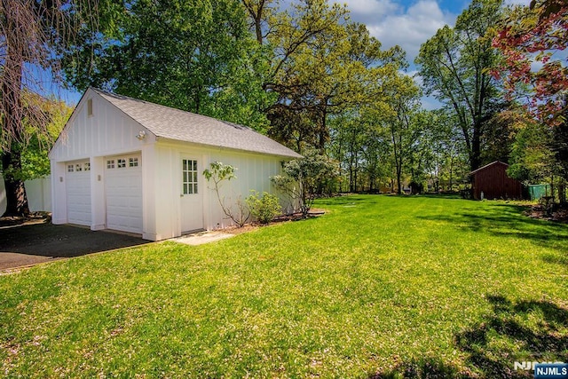 view of detached garage