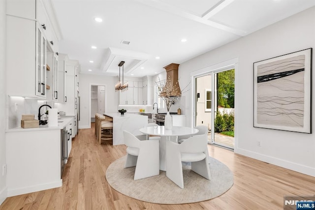 dining area featuring recessed lighting, baseboards, visible vents, and light wood-type flooring