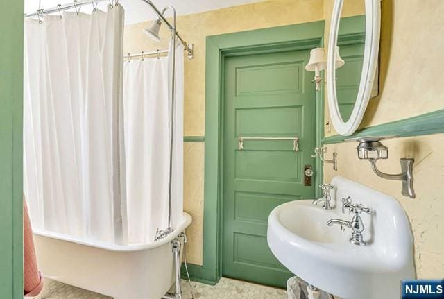2 Wierimus Ln, Hillsdale, NJ 07642 - full bath featuring a sink and shower / bathtub combination with curtain