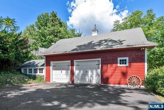 2 Wierimus Ln, Hillsdale, NJ 07642 - view of detached garage