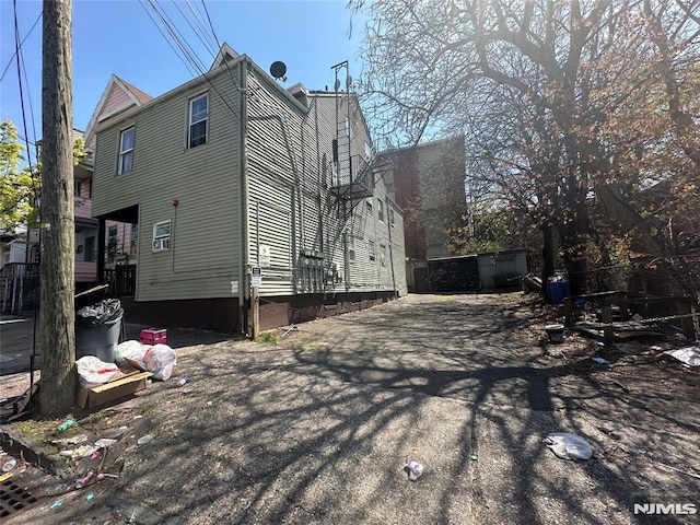 view of home's exterior