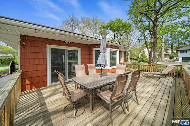 deck with outdoor dining space