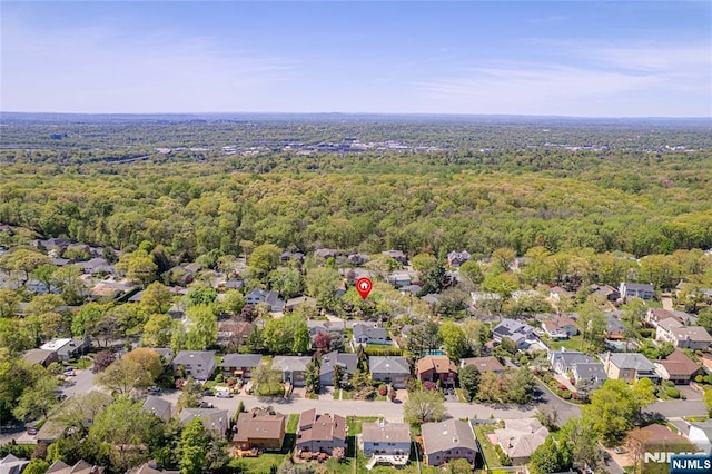 birds eye view of property featuring a residential view and a forest view
