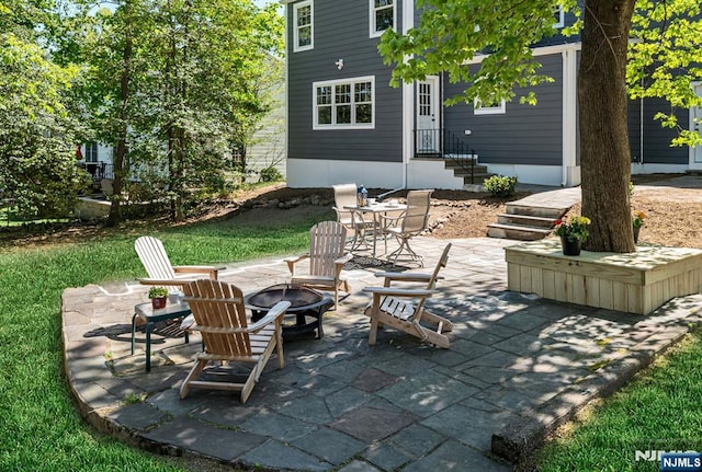 view of patio with an outdoor fire pit
