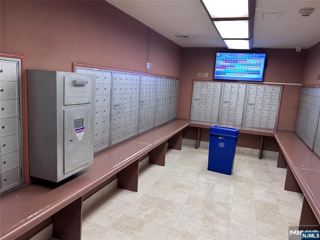 555 N Ave Unit 4C, Fort Lee, NJ 07024 - surrounding community with mail area and visible vents